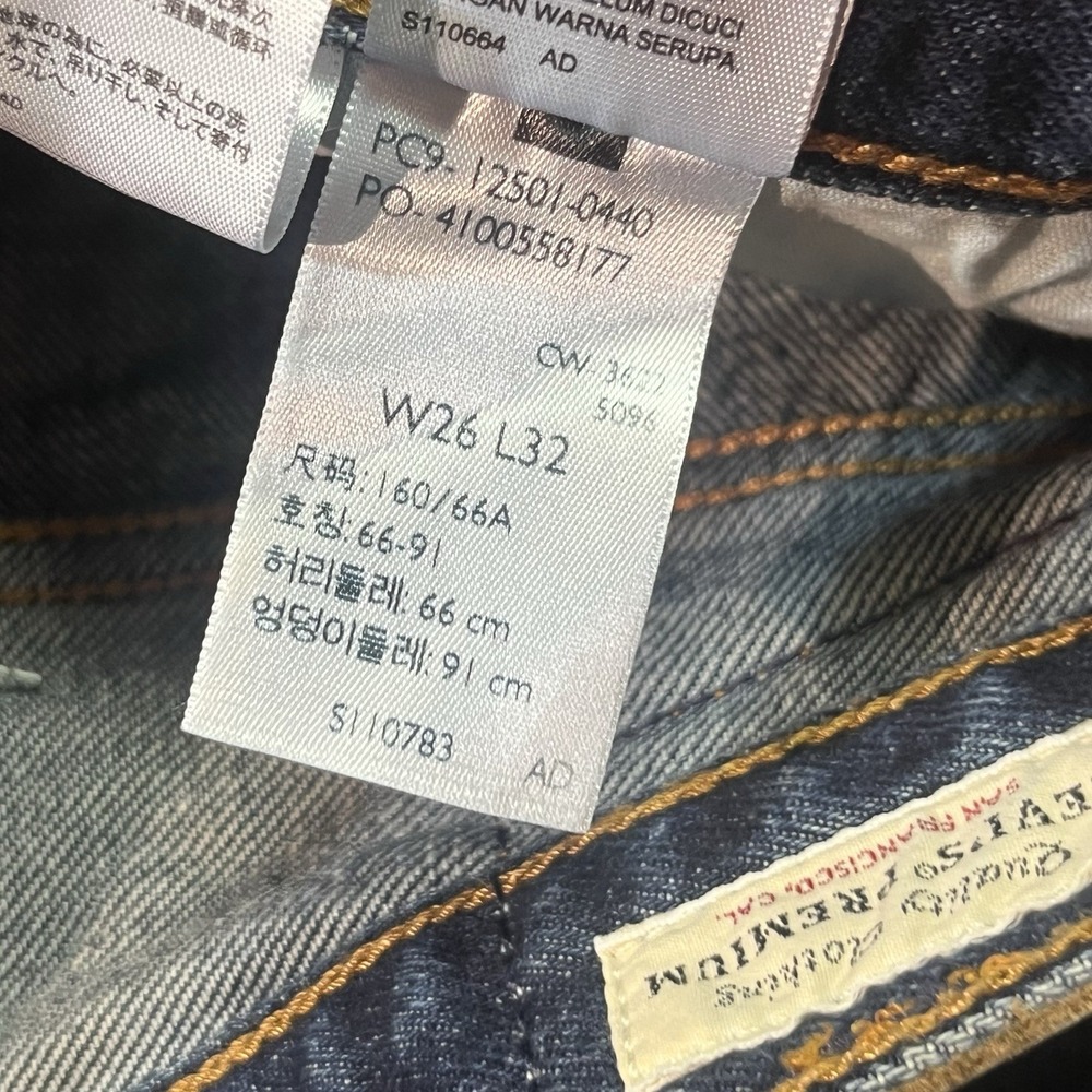 Levi's 501 Women's  Original 26x32 Premium Denim Blue Jeans‎ EUC - Picture 11 of 11